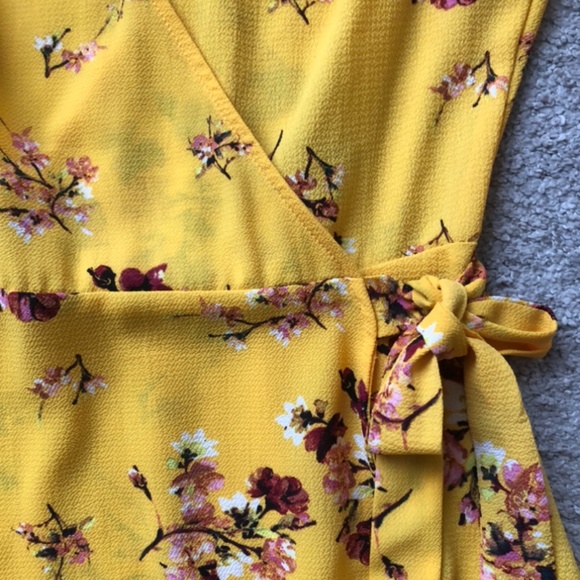 H&M(Divided) wrap dress. - Picture 2 of 2